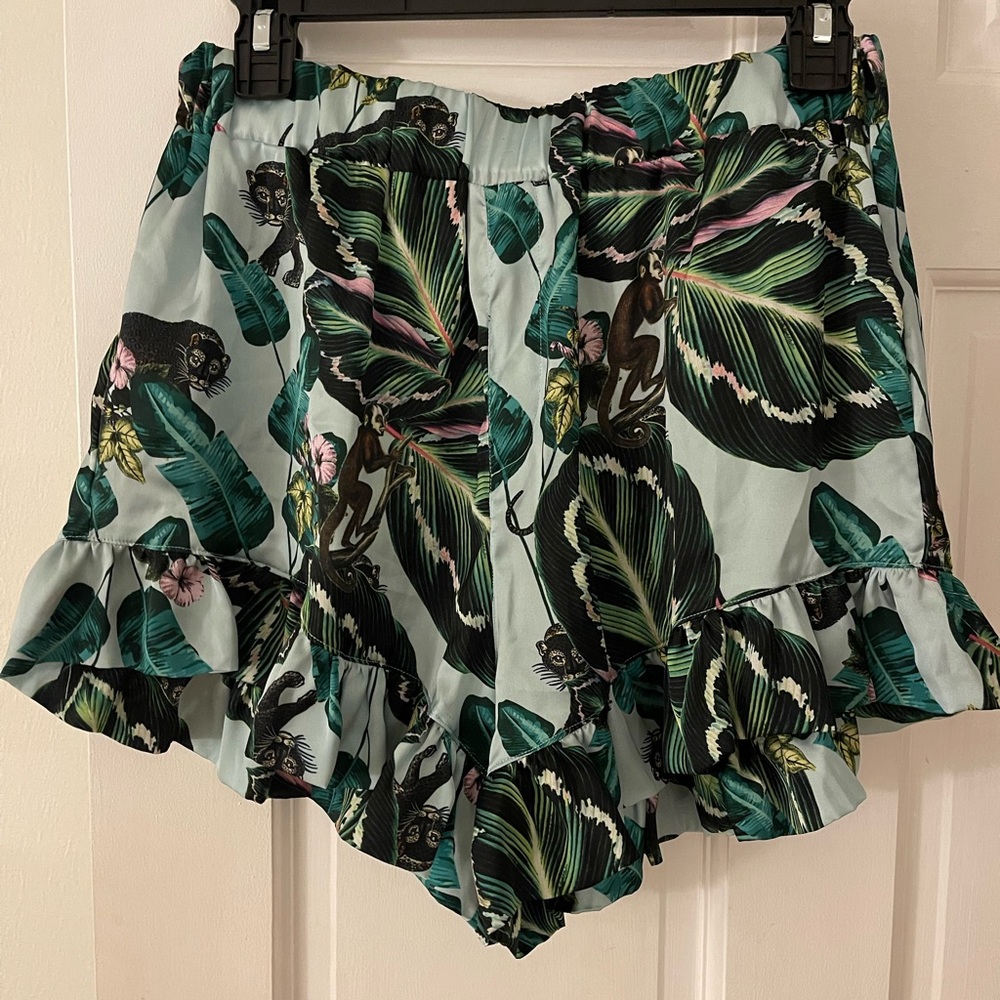 Loborosa short with ruffles. Size M